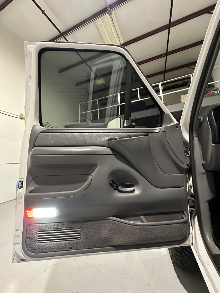 1997 Ford F-350 XL - Photo 8
